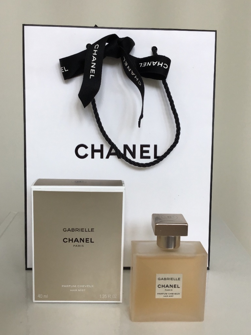 CHANEL Gabrielle hair mist 40ml + Chanel black/white paper shopping bag